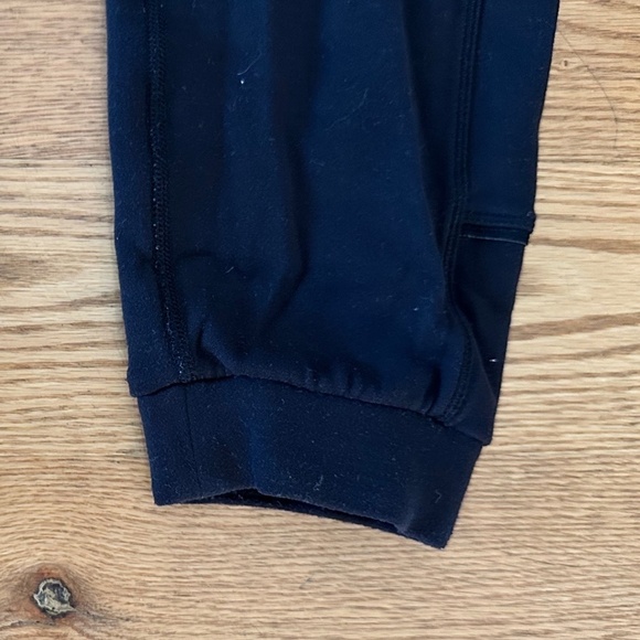 Lululemon Base Runner Pant in Black, Size 4 - Picture 8 of 11